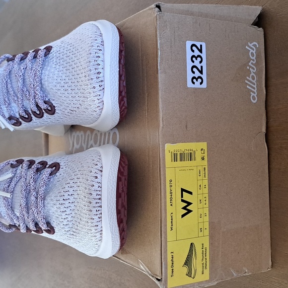 Allbirds Women's Tree Dasher 2 - Color: Blizzard/Thunder Red - Size: 7 - Picture 3 of 9